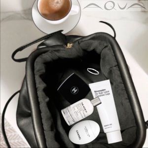 Aqua Black Clam Pouch